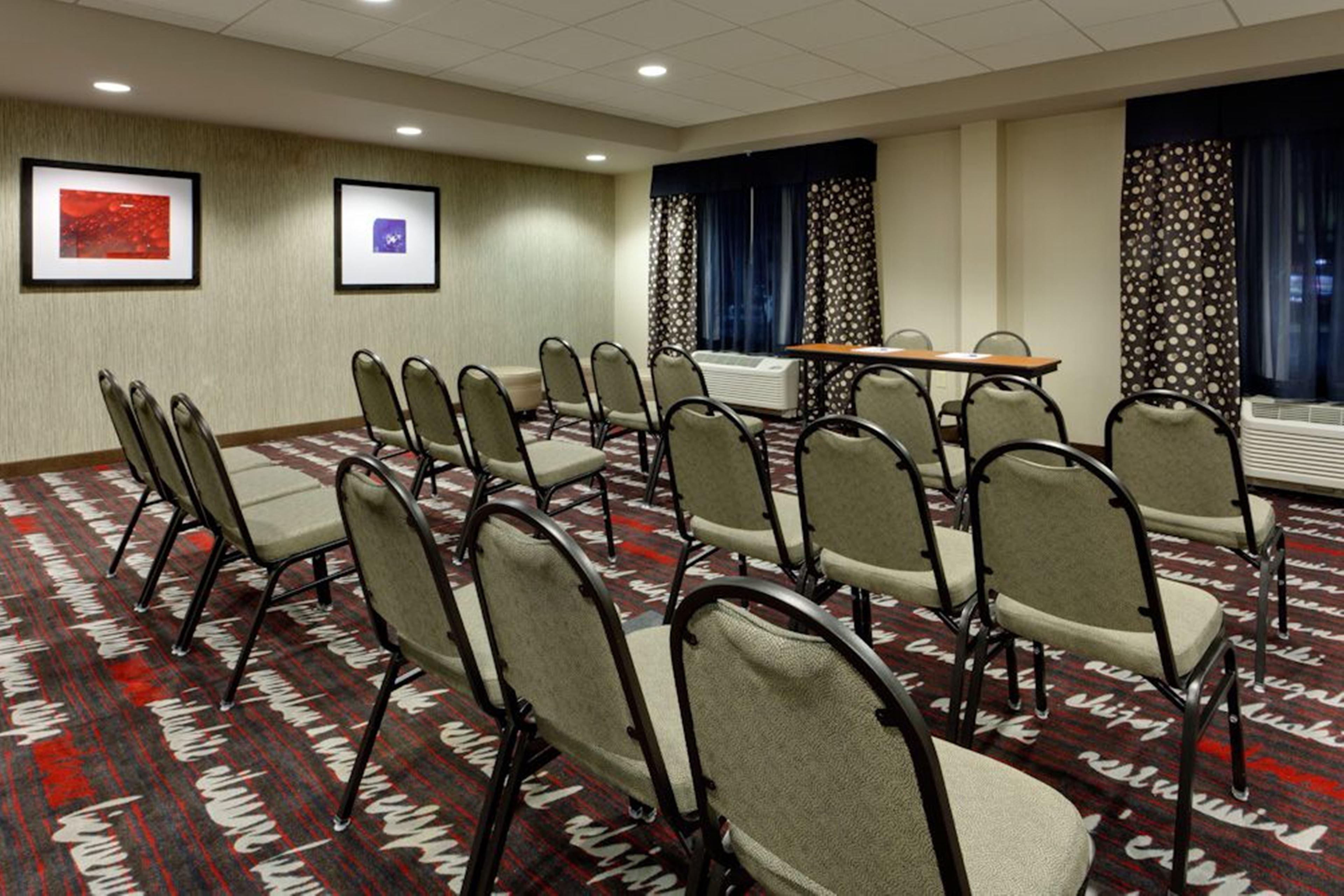Holiday Inn Express & Suites Northeast By Ihg York Exterior photo
