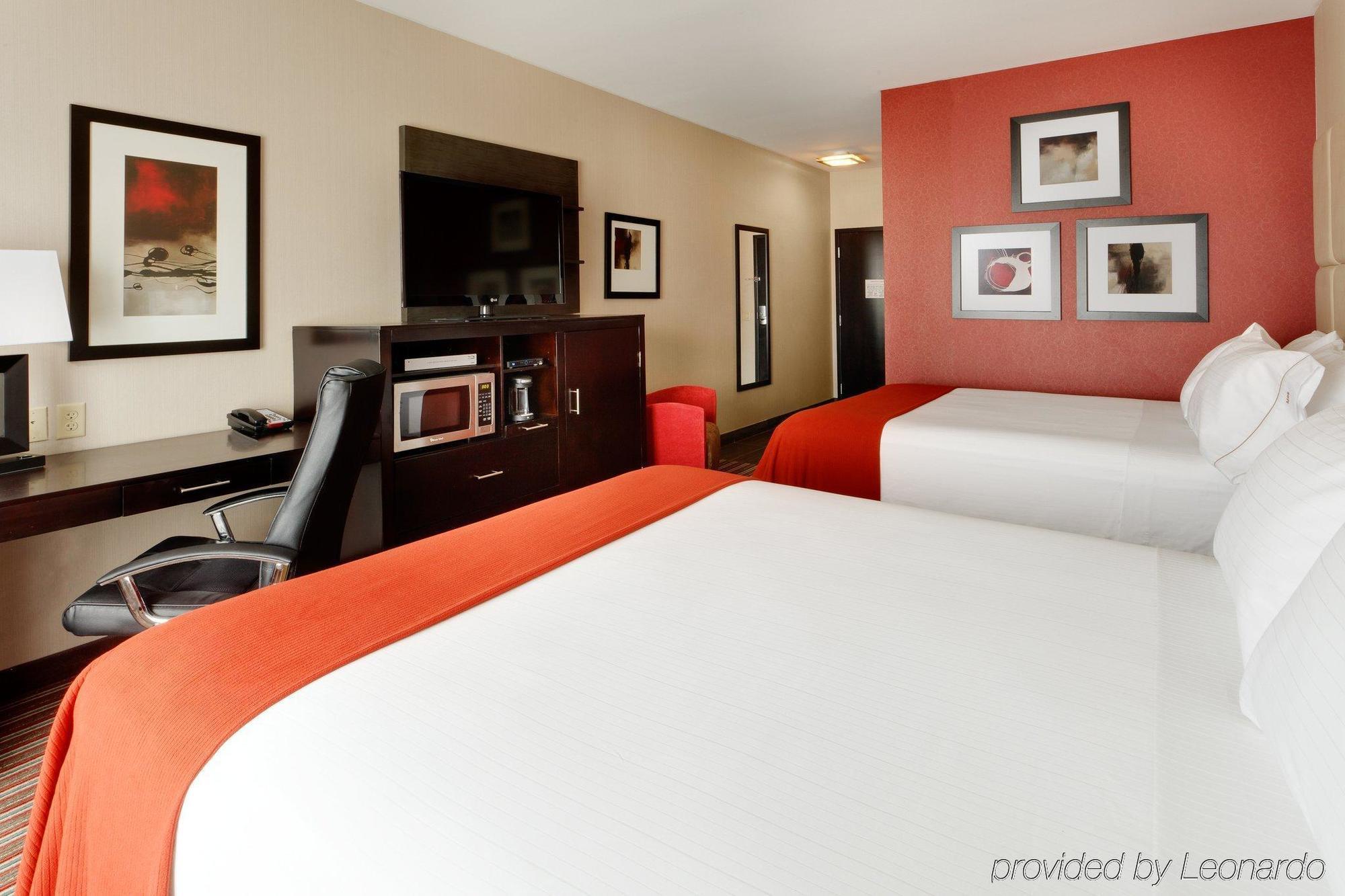 Holiday Inn Express & Suites Northeast By Ihg York Room photo